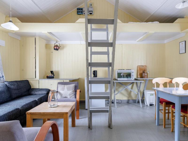 Lofoten Cottages image