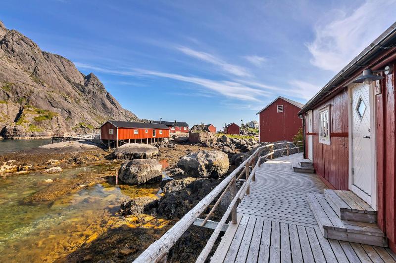 Lofoten Cottages image