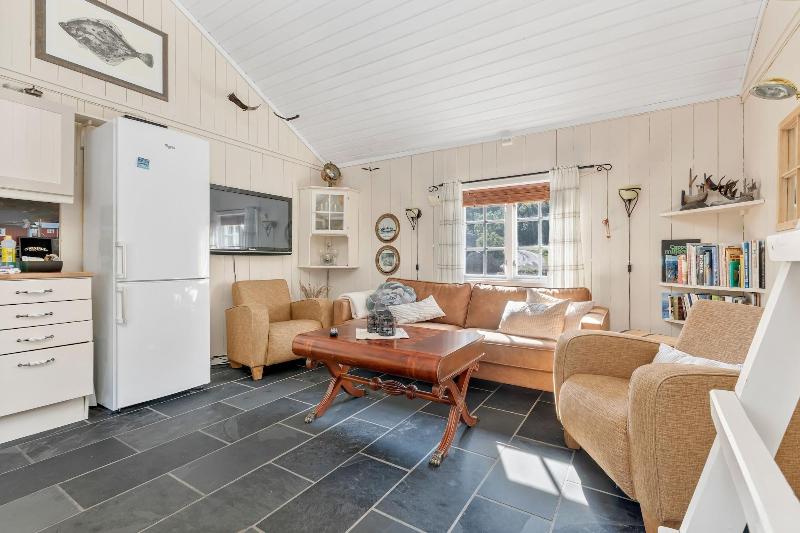 Lofoten Cottages image