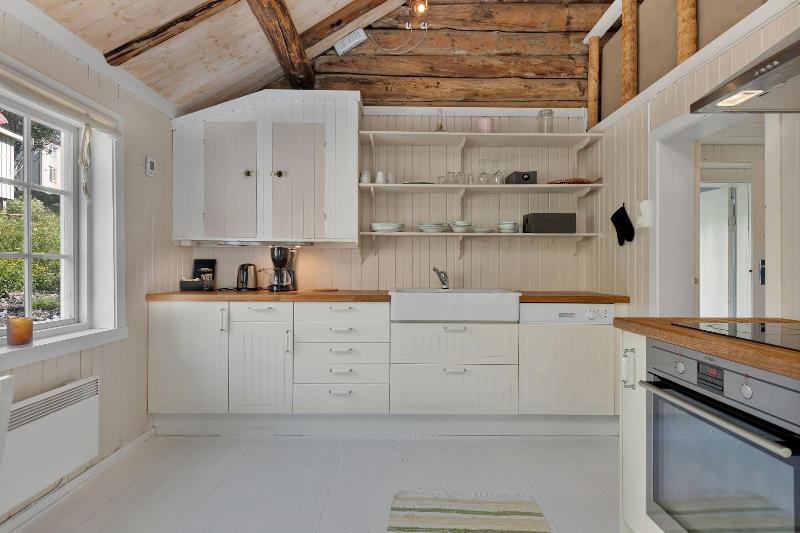 Lofoten Cottages image