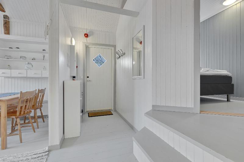 Lofoten Cottages image
