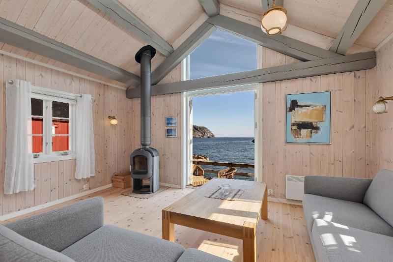 Lofoten Cottages image
