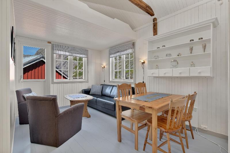 Lofoten Cottages image