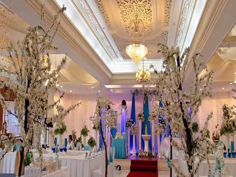 Royal Garden Hotel image 2