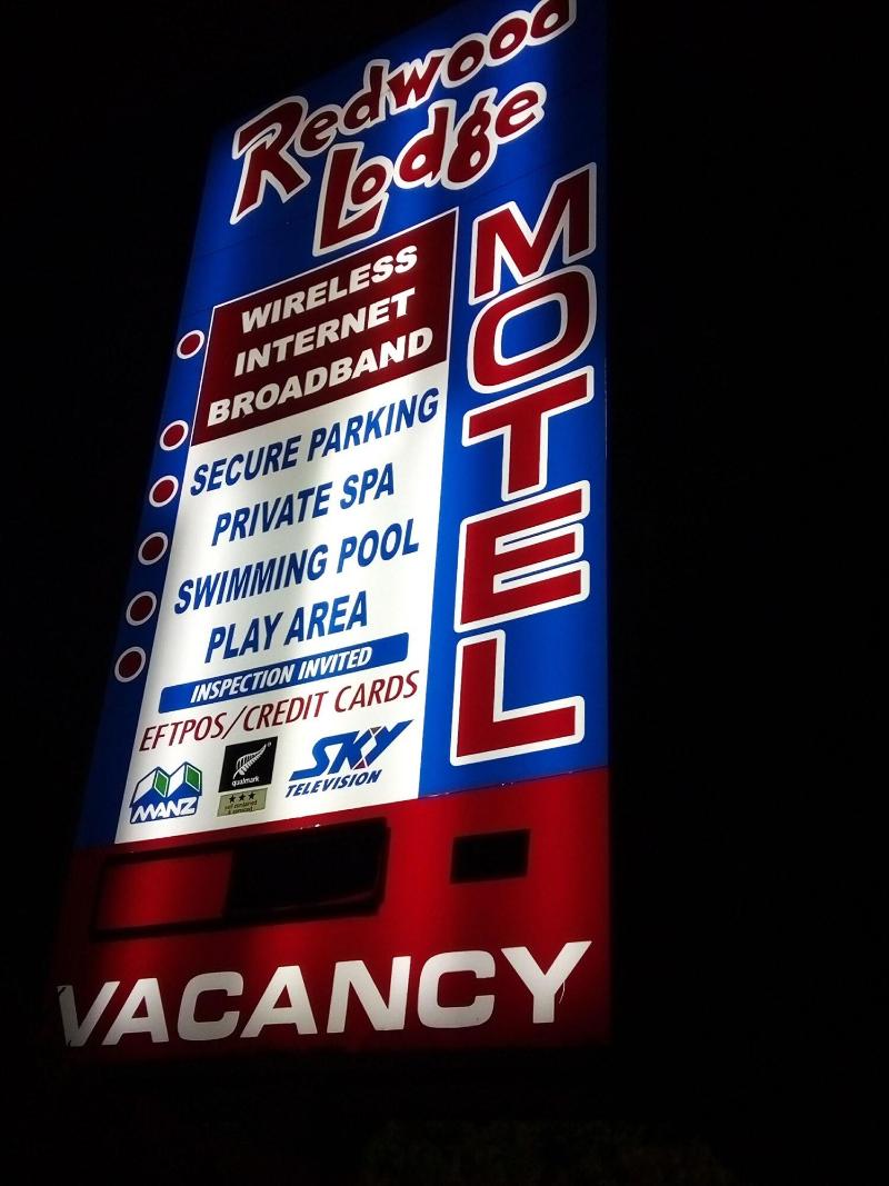 Redwood Lodge Motel
