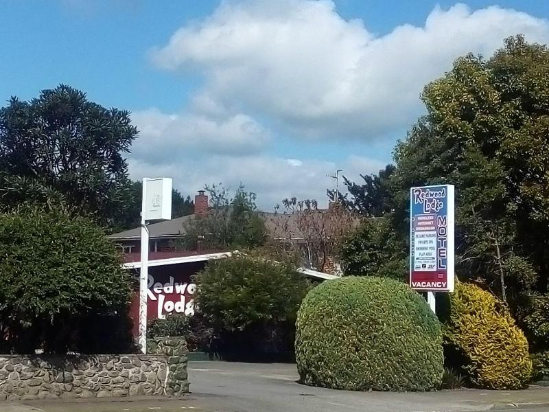 Redwood Lodge Motel