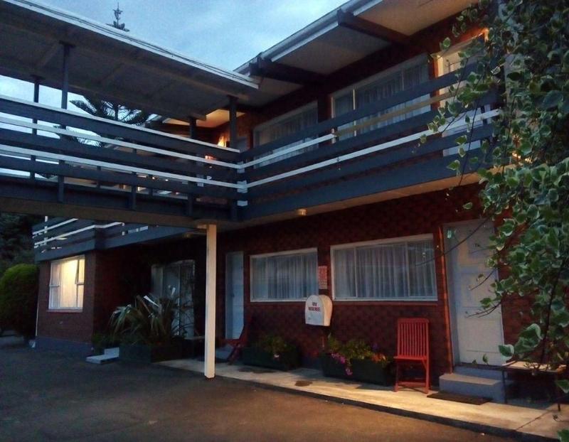 Redwood Lodge Motel