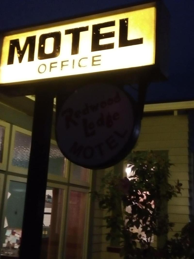 Redwood Lodge Motel