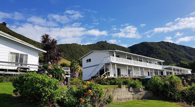 Lottin Point Motel