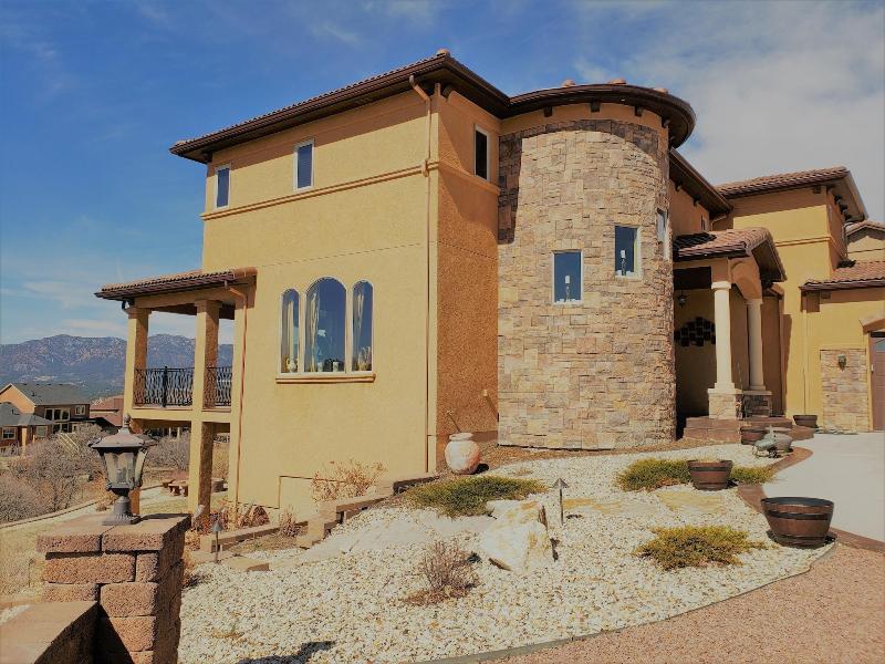 Chateau du Pikes Peak, a Tuscany Retreat image