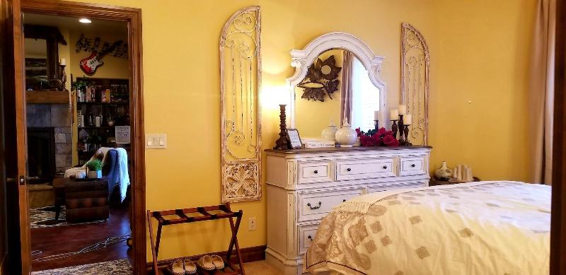 Chateau du Pikes Peak, a Tuscany Retreat image