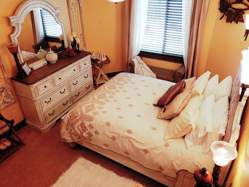 Chateau du Pikes Peak, a Tuscany Retreat image