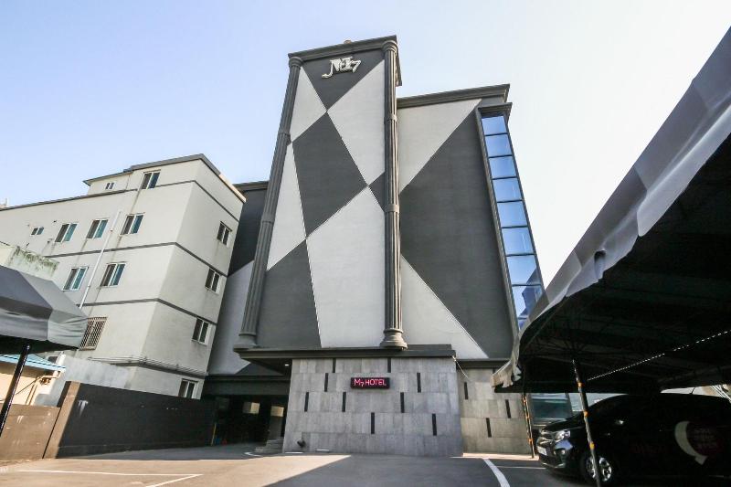 M7 Business Hotel image