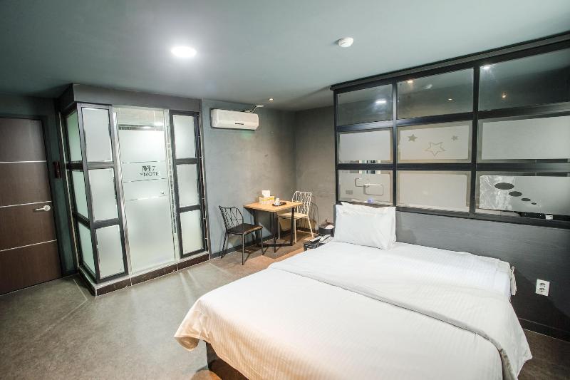 M7 Business Hotel image