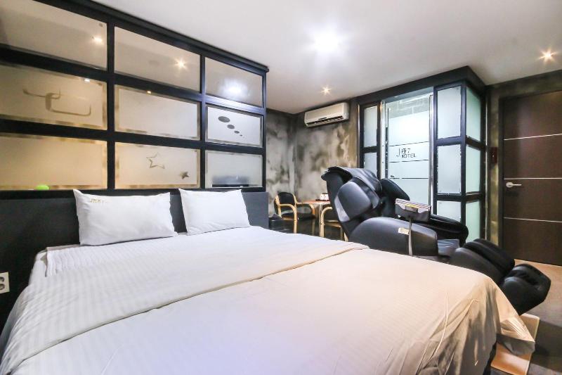 M7 Business Hotel image