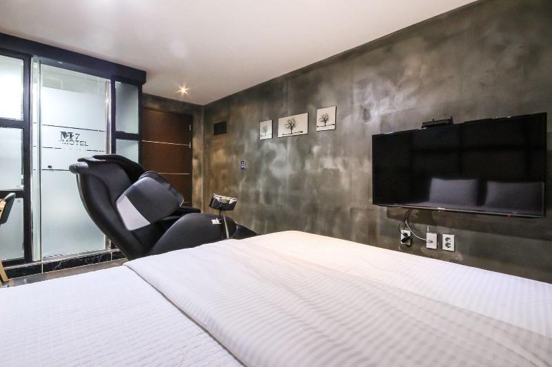 M7 Business Hotel image