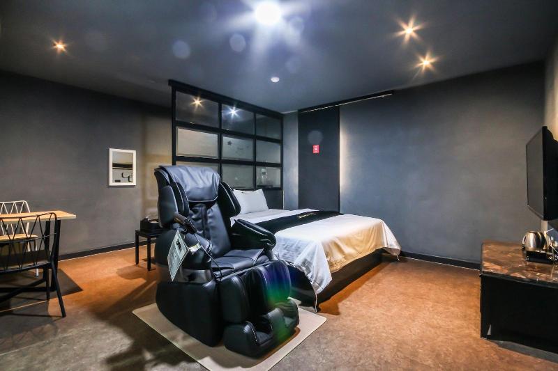 M7 Business Hotel image