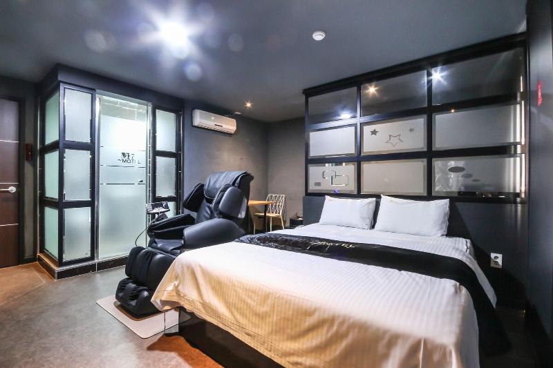 M7 Business Hotel image