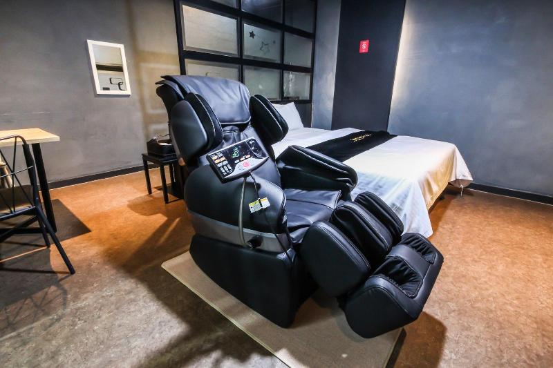 M7 Business Hotel image