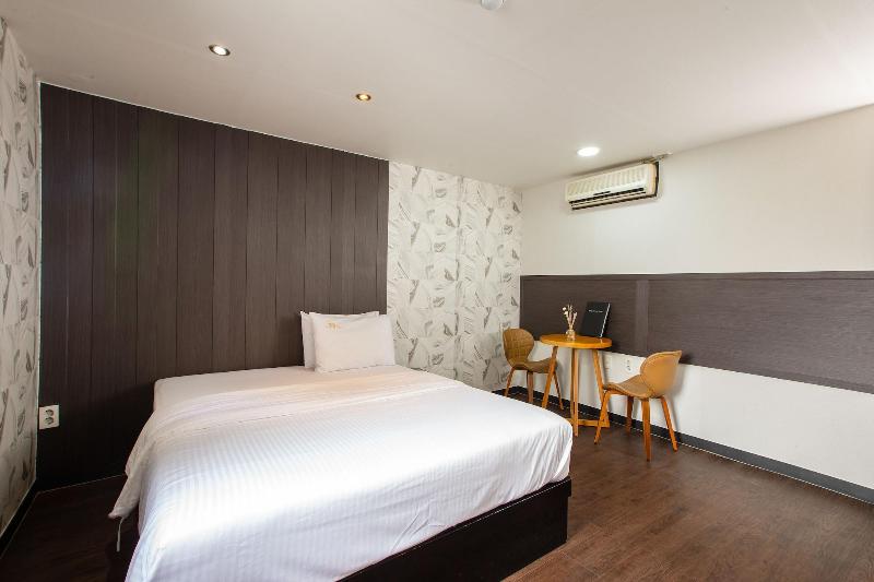 M7 Business Hotel image