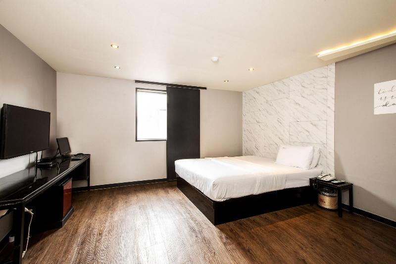 M7 Business Hotel image