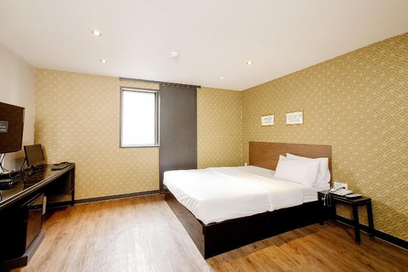 M7 Business Hotel image