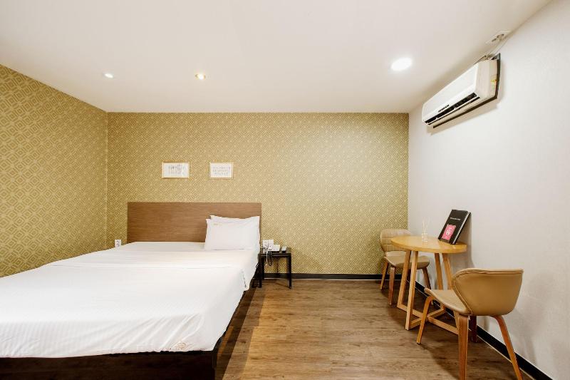 M7 Business Hotel image