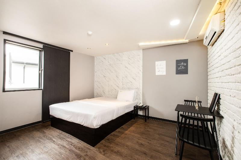M7 Business Hotel image