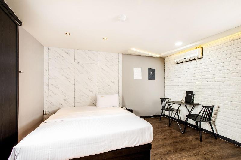 M7 Business Hotel image