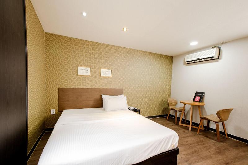 M7 Business Hotel image