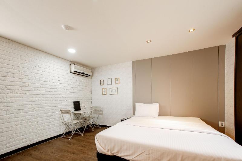 M7 Business Hotel image