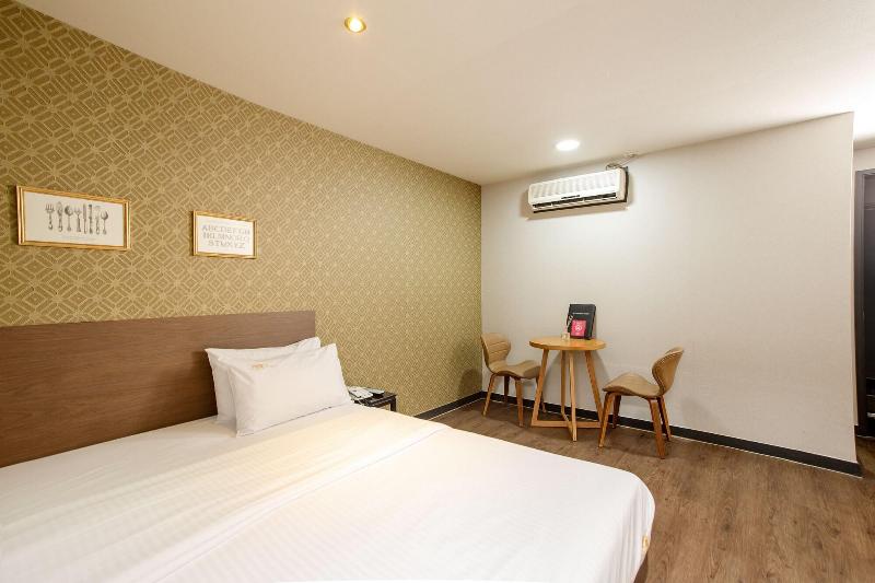 M7 Business Hotel image