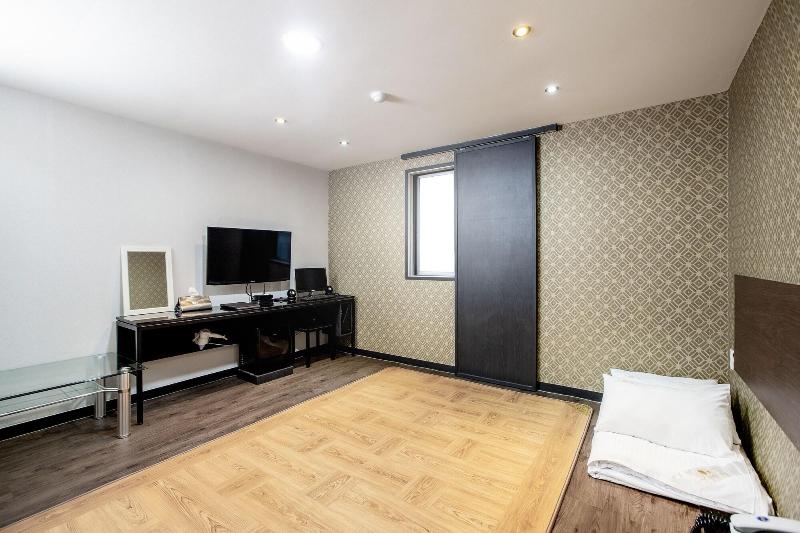 M7 Business Hotel image
