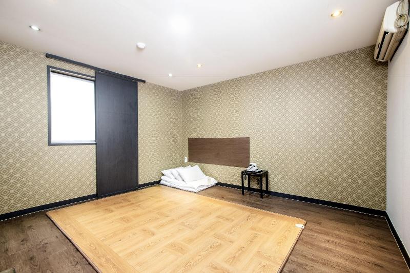 M7 Business Hotel image