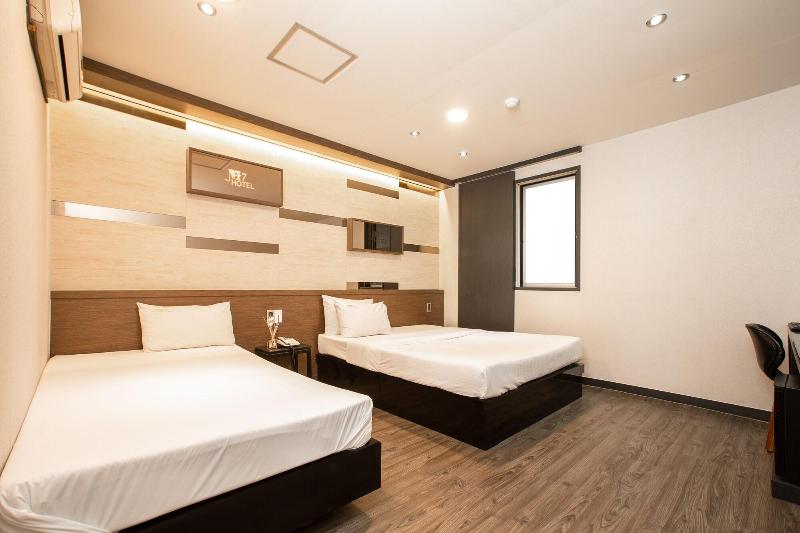 M7 Business Hotel image