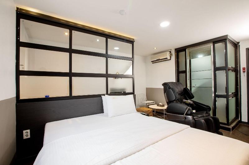 M7 Business Hotel image
