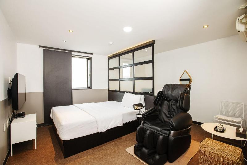 M7 Business Hotel image
