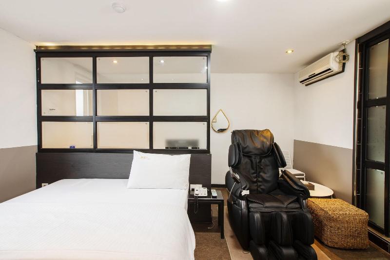 M7 Business Hotel image
