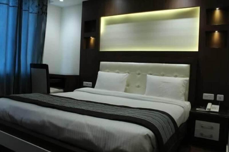 Hotel Opulence 4
