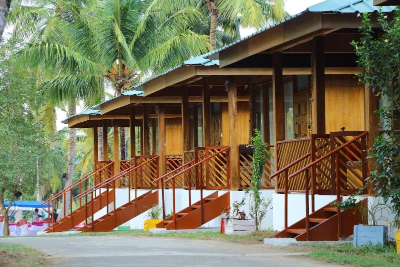 Rainforest Resort — exterior view