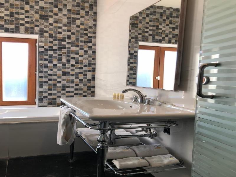El Boutique Hotel image