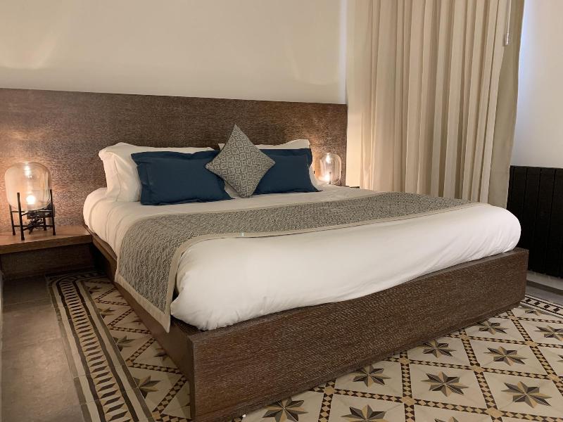 El Boutique Hotel image
