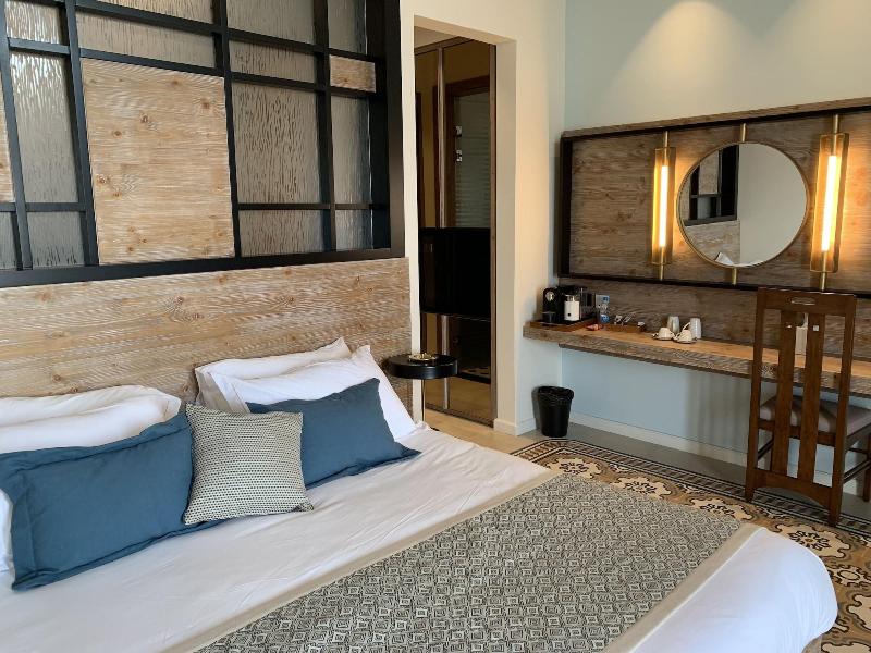 El Boutique Hotel image