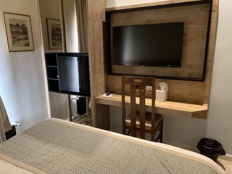 El Boutique Hotel image