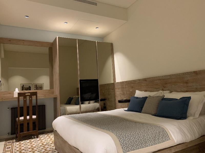 El Boutique Hotel image