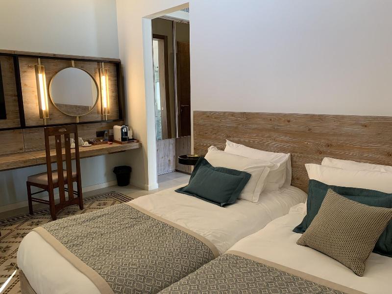 El Boutique Hotel image