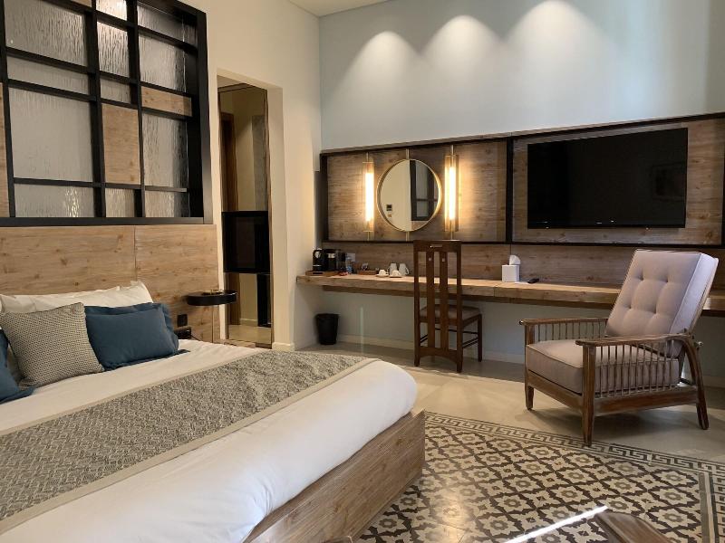 El Boutique Hotel image
