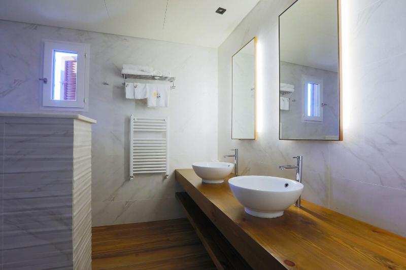 El Boutique Hotel image