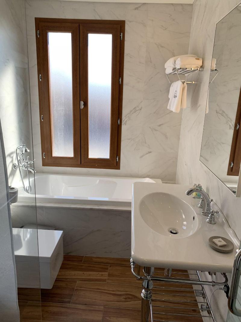El Boutique Hotel image