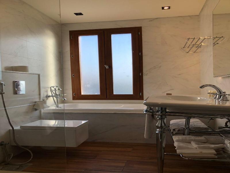 El Boutique Hotel image